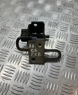 Audi A6 S6 C6 4F Front door lower hinge 8E08314105