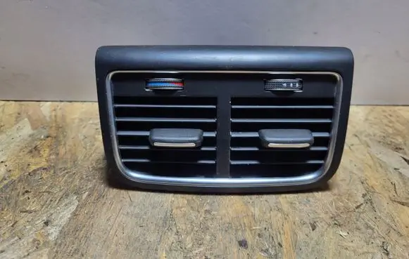 Audi A4 S4 B8 8K Rear air vent grill 8K0819203