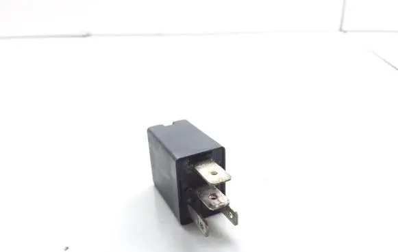 Lancia Lybra Hazard warning light relay 46520411 232006