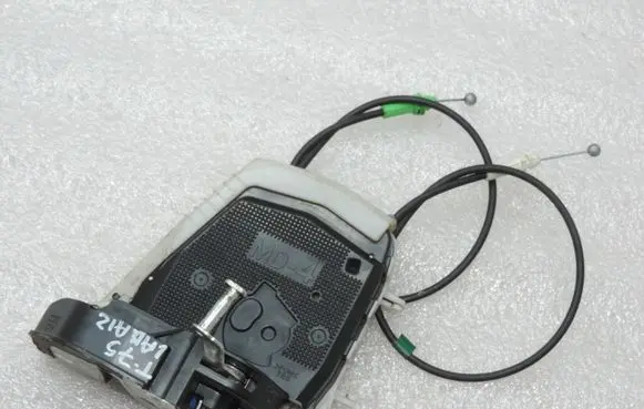 Toyota Yaris Rear door lock 690500D110