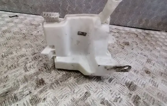 Ford Focus Windshield washer fluid reservoir/tank BV6117B613C
