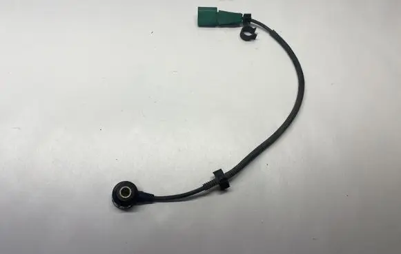 Volkswagen Golf V Detonation knock sensor 06E905377A