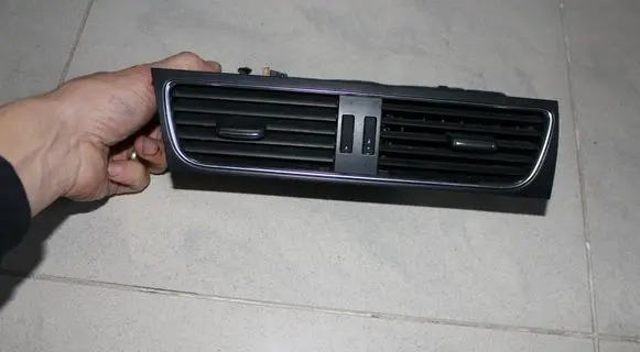 Audi A4 S4 B8 8K Dash center air vent grill 8T1820951C