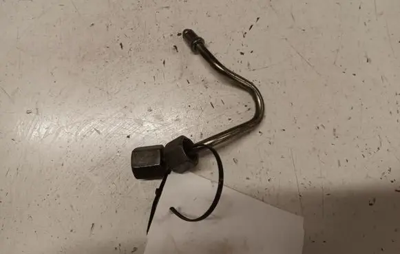 BMW 3 E90 E91 Fuel injector supply line/pipe 
