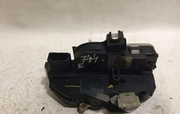 Opel Insignia A Front door lock