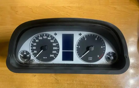 Mercedes-Benz A W169 Speedometer (instrument cluster) A1695400948 0263643247 A1694420621