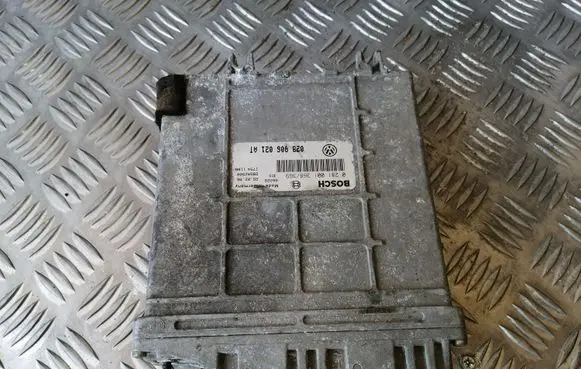Volkswagen PASSAT B4 Engine control unit/module 028906021AT 0281001368