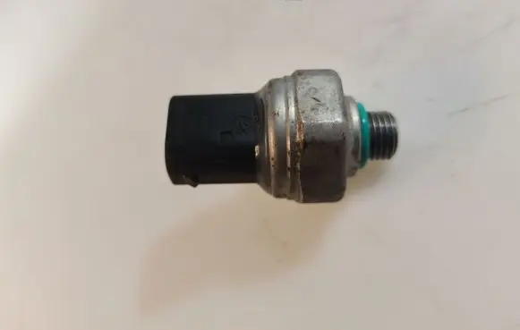 BMW 3 E36 Air conditioning (A/C) pressure sensor 932365801 24055910
