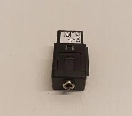 Volkswagen Tiguan AUX in-socket connector 5Q0035724