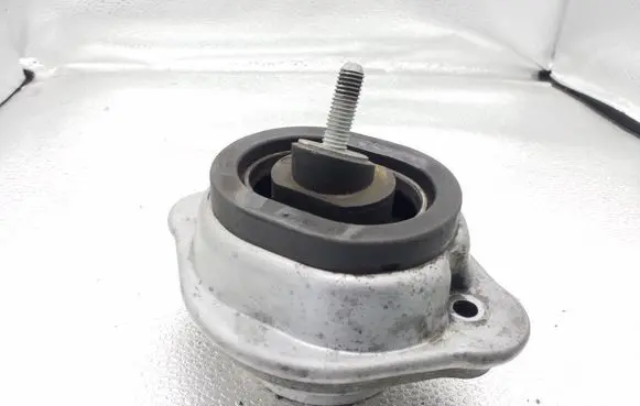 BMW X5 E53 Engine mount bracket 6750727 675072701