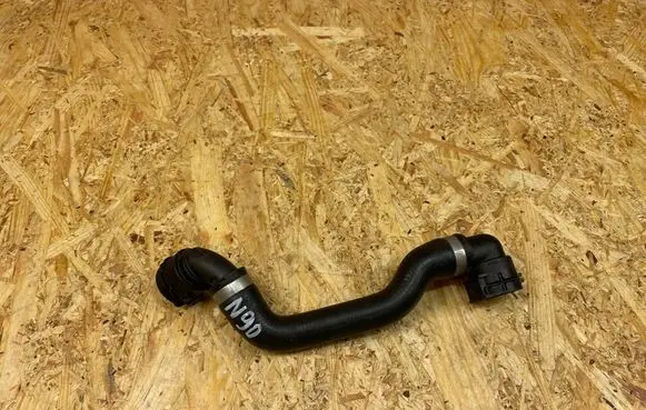 Engine coolant pipe/hose