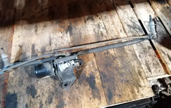 Front wiper linkage and motor