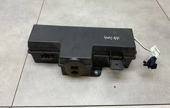 Opel Insignia A Tailgate hydraulic pump motor HB80006021C 1090096