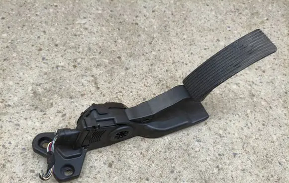 Mercedes-Benz GL X166 Accelerator throttle pedal A1663000004 6PV93396603 Q003ZGS004