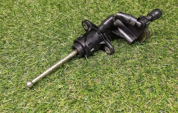 Skoda Superb B5 (3U) Clutch master cylinder 8E2721401T