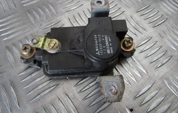 Mitsubishi Lancer Air flap motor/actuator mb546739 152800-5620