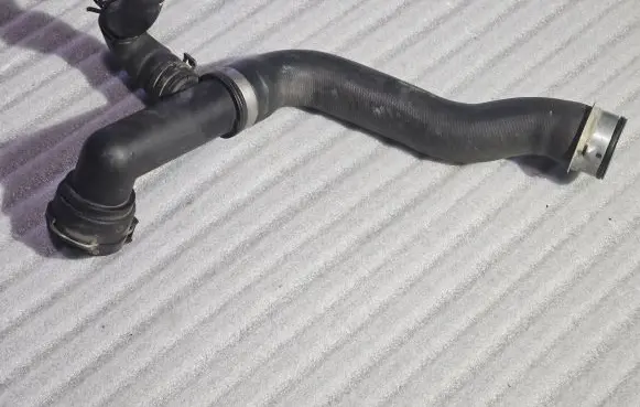 Mercedes-Benz GL X166 Engine coolant pipe/hose A1665008575 1665008575