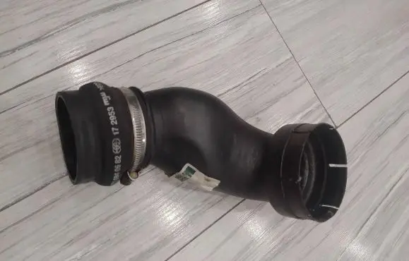 Mercedes-Benz C W203 Air intake hose/pipe A2710901437