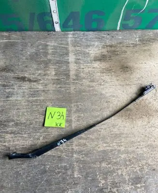 Opel Zafira B Front wiper blade arm 13145563