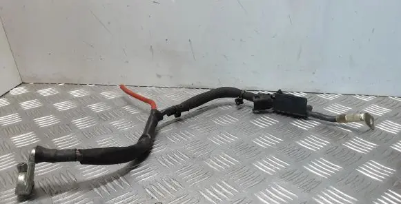 Volkswagen Tiguan Positive cable (battery)