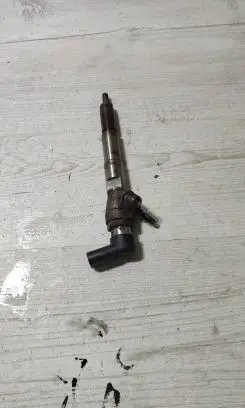 Mercedes-Benz A W176 Fuel injector 166004212R H8201100113