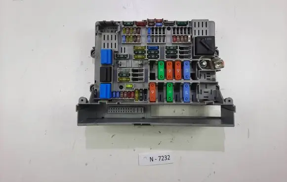 BMW 1 E81 E87 Fuse module 6906624