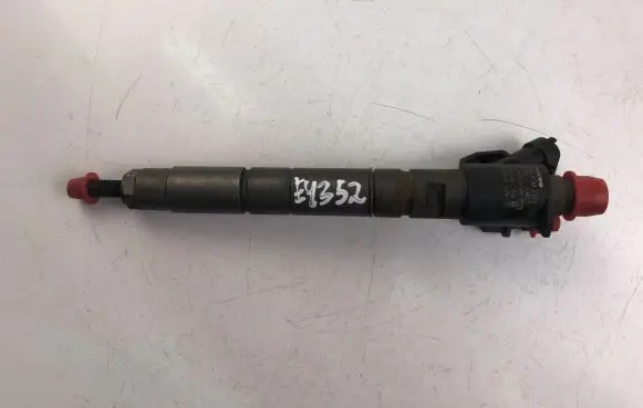 Volvo V70 Fuel injector 31303238