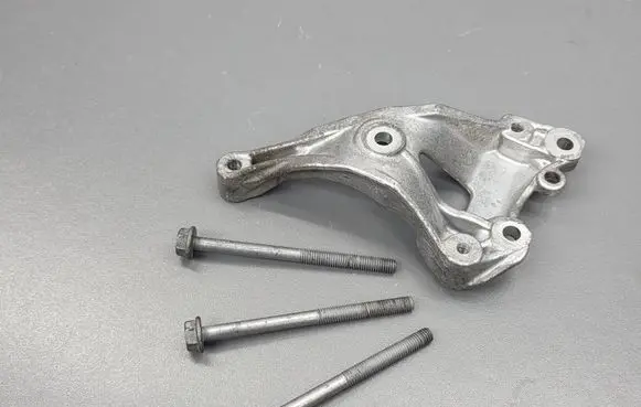 Citroen DS5 A/C compressor mount bracket V758078180 758078180