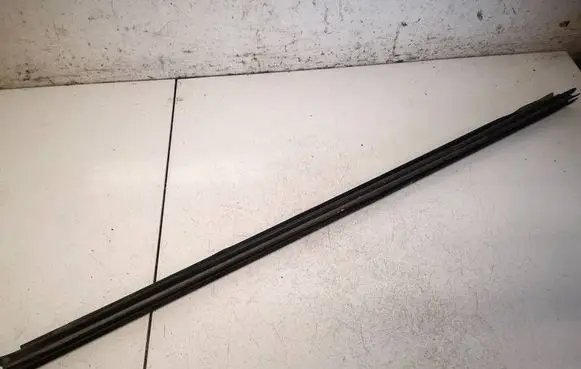 Mercedes-Benz E W211 Front door glass trim molding A2117250165