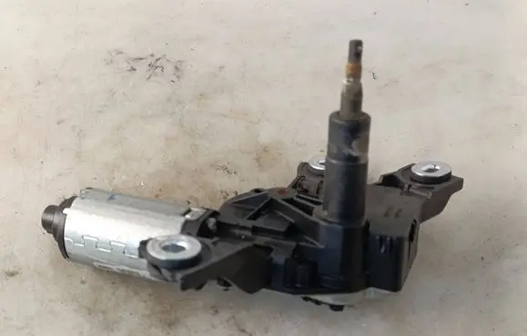 Volkswagen PASSAT B7 Rear window wiper motor 3C9955711A 53032812 356474739