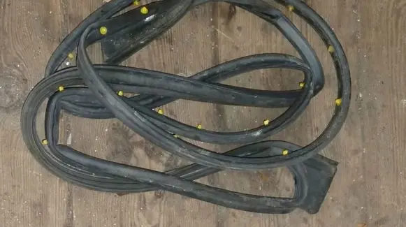 Opel Karl Front door rubber seal
