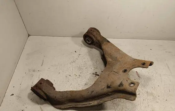 Mitsubishi L200 Front control arm