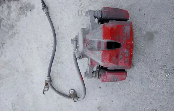 Toyota Prius+ (ZVW40) Front brake caliper