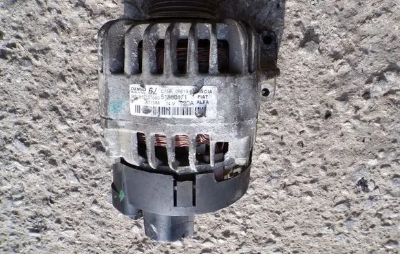 Alfa Romeo Mito Generator/alternator 51880171
