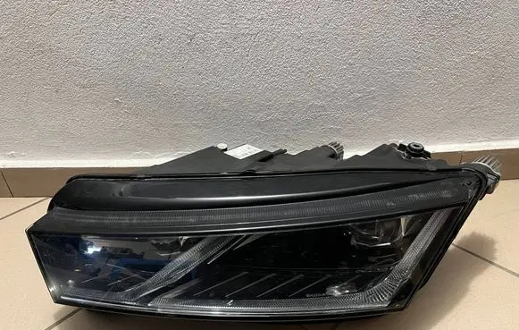 Skoda Octavia Mk4 Headlight/headlamp 5E4941015B