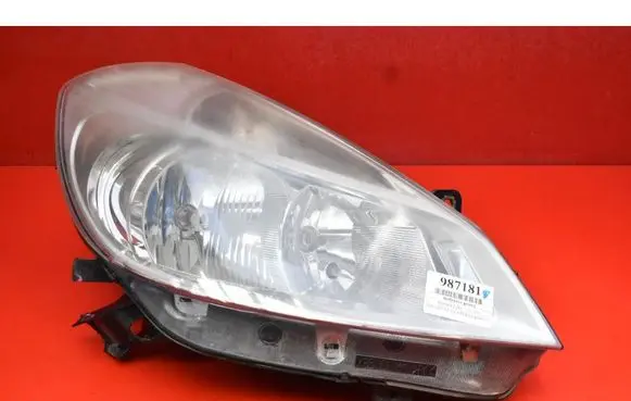 Renault Clio III Headlight/headlamp 8200244897