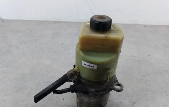Ford Focus Power steering pump 4M513K514CA