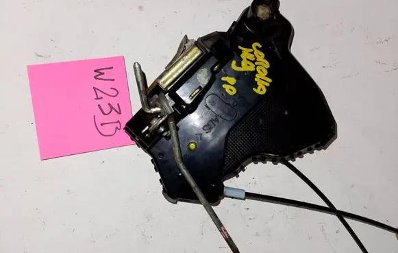 Toyota Corolla E120 E130 Front door lock 843156456