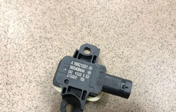 Mercedes-Benz GLE (W166 - C292) Airbag deployment crash/impact sensor A1668210351 56054084AA
