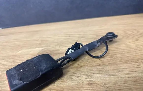 Opel Insignia A Front seatbelt buckle 13327470