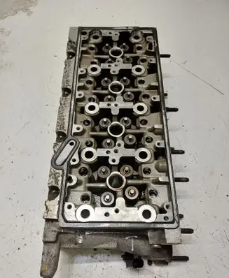 Volkswagen PASSAT B7 Engine head 04L103373E