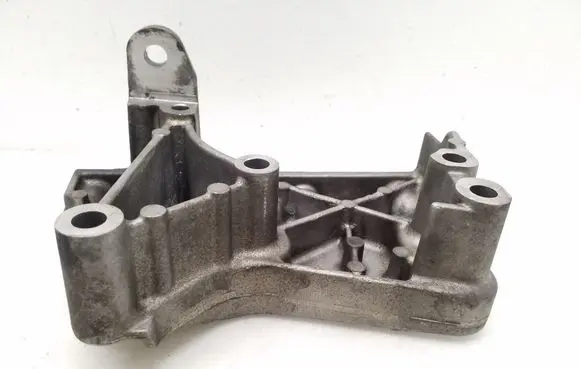 Nissan Qashqai Engine mounting bracket 112317173