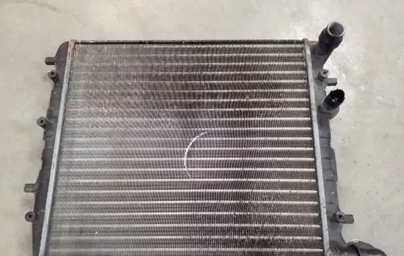 Volkswagen Fox Coolant radiator 6QE121253 1J0122291F