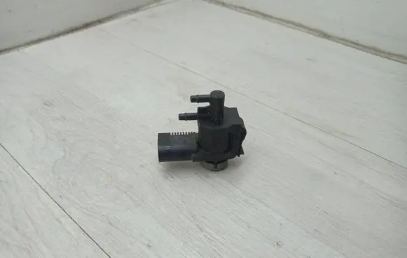 Audi A4 S4 B8 8K Turbo solenoid valve 1K0906283A
