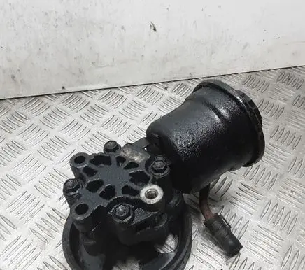 Toyota Yaris Power steering pump