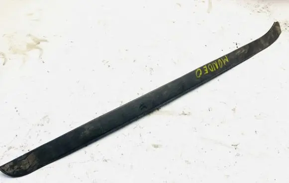Ford Mondeo MK II Front door glass trim molding 93bbf03149ag 93bb-f03149-ag