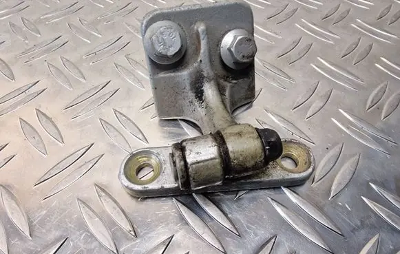 Mercedes-Benz A W168 Front door upper hinge 01M07