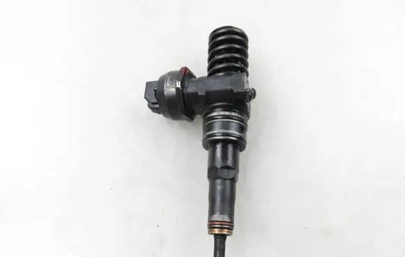 Skoda Fabia Mk1 (6Y) Fuel injector 0414720037 038130073AJ