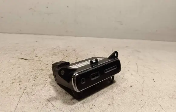 Jeep Grand Cherokee USB control unit 68141322AA