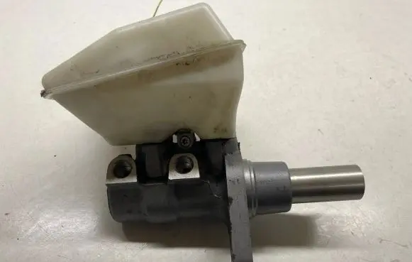 Citroen C4 I Picasso Master brake cylinder 9654002180